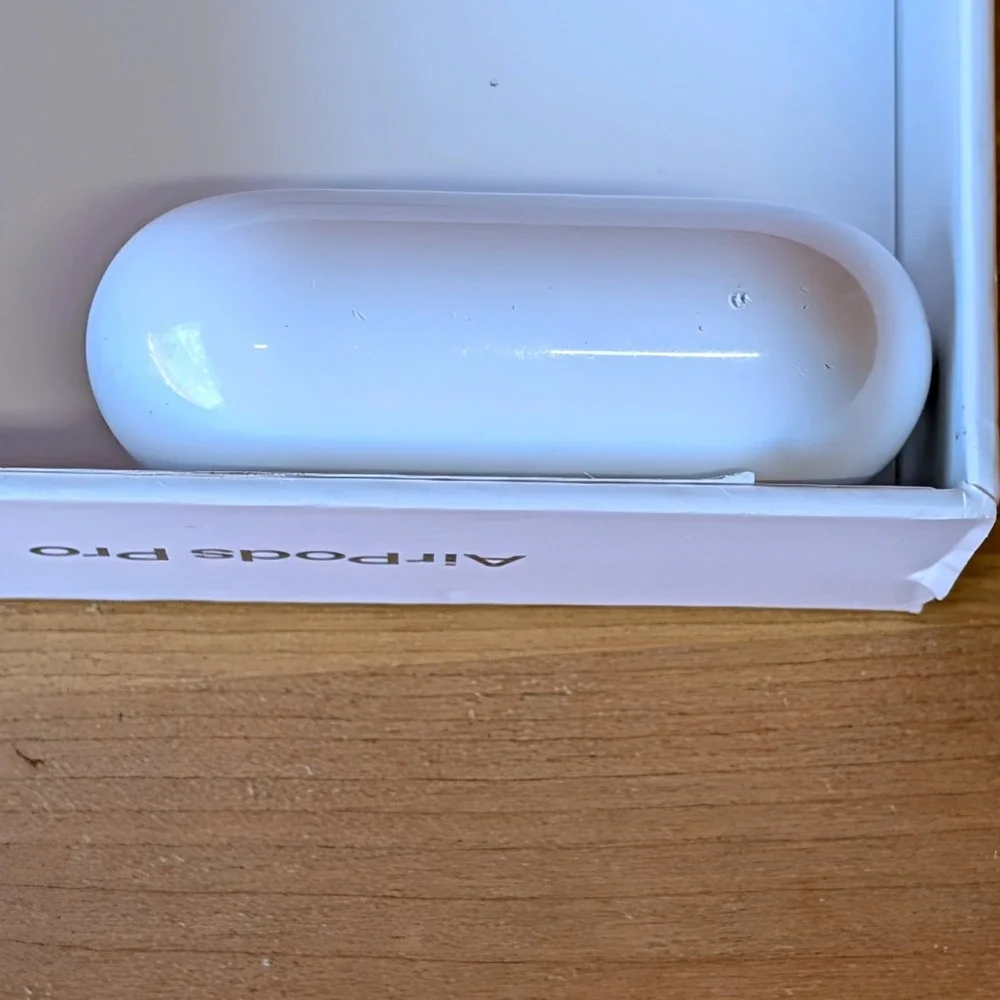 Apple AirPods Pro 2nd Gen White MagSafe Case ONLY MQD83AM/A A2698 A2699 A2700